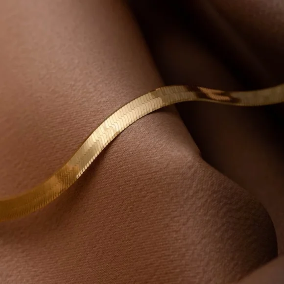 NEW 14K Yellow Gold 925 Sterling Silver Herringbone Chain Necklace - Picture 2 of 8